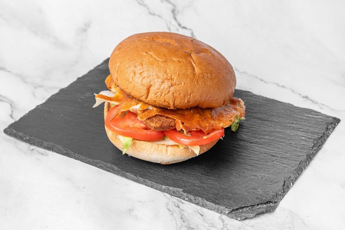 CRISPY CHICKEN BURGER