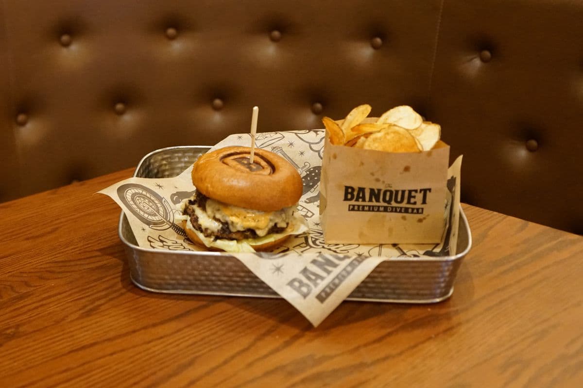 BQT - Big Banquet Burger