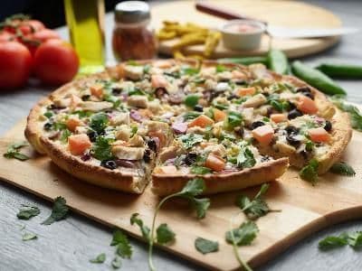 14" Large Bombay Chicken Garlic Pizza Twist