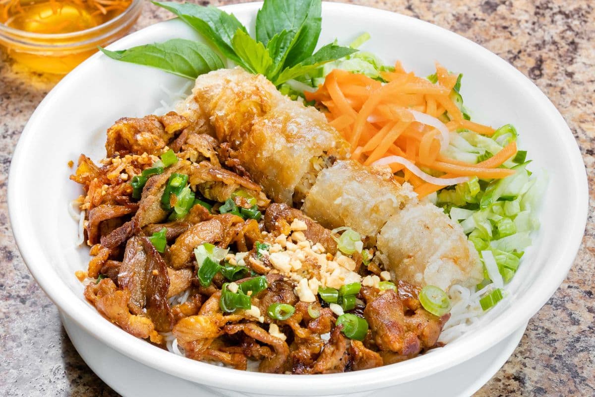 26. Spring Roll on Vermicelli