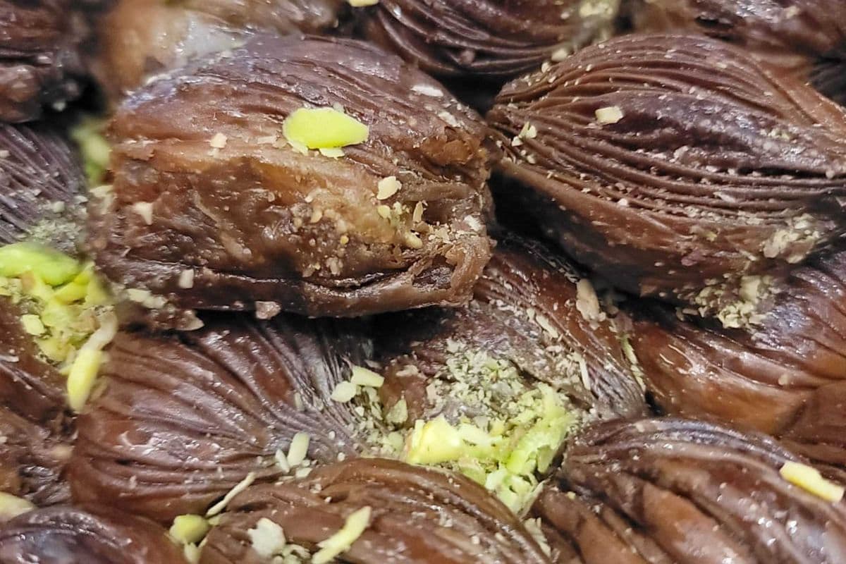 Baklawa Midye - Chocolate & Pistachio