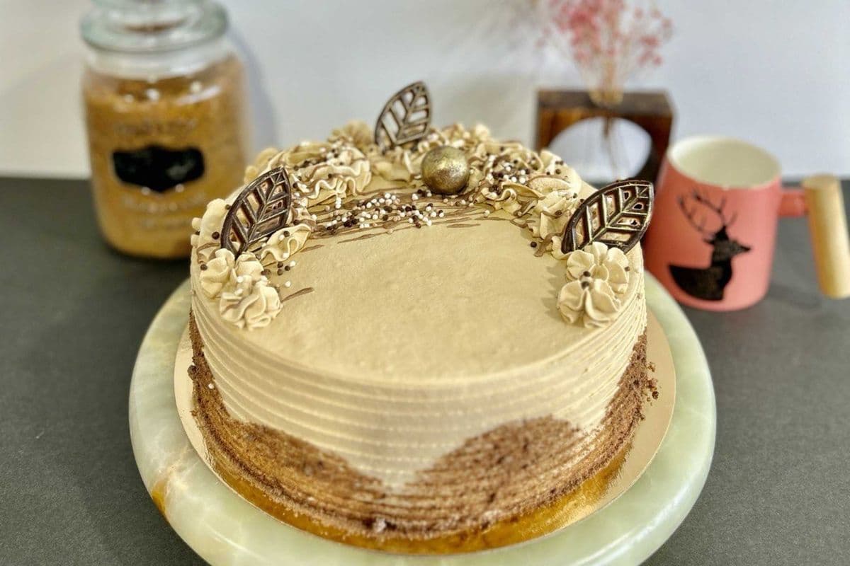 Mocha Cake 8"
