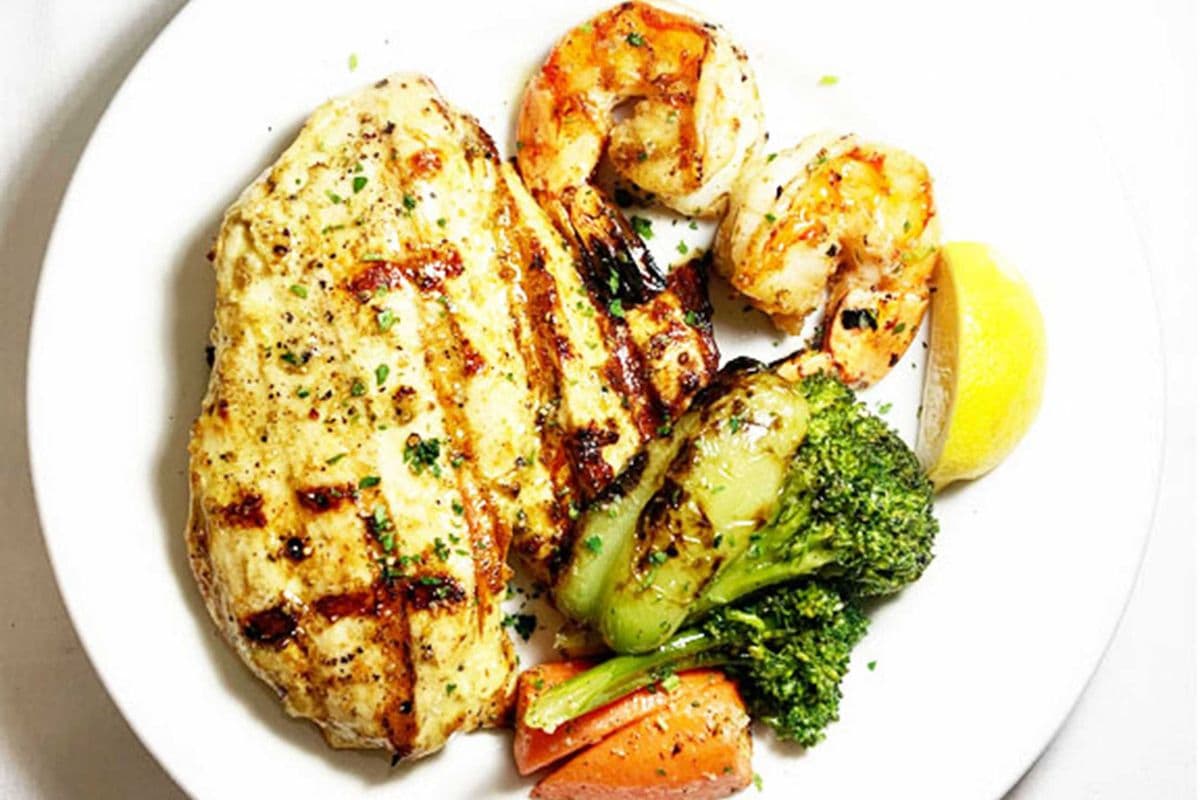 Poulet Grillé et Crevettes Géantes Grillées (2 mex) / Grilled Chicken and Grilled Jumbo Shrimps (2 pcs)
