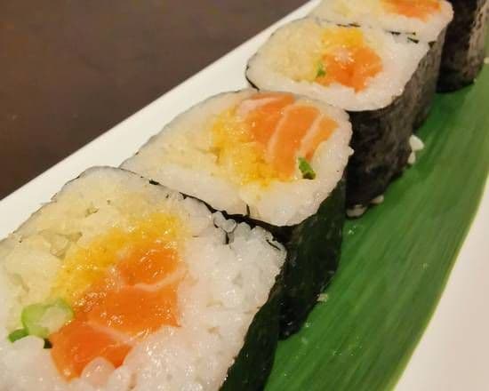 Spicy Salmon Maki (6 pcs)