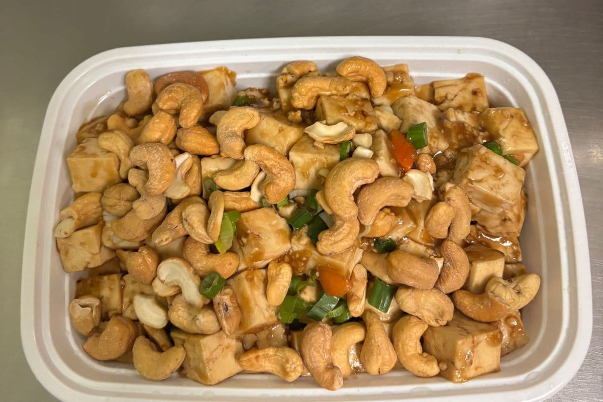 V5. Tofu with Cashew Nuts
