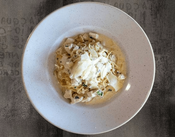 Alfredo Pasta w/ Chicken