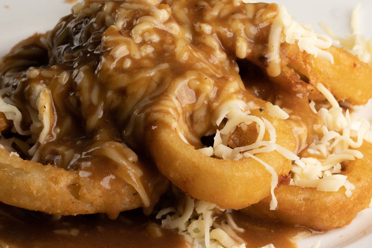 Small Onion Ring Poutine