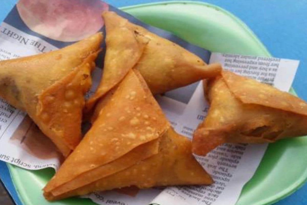 Onion Samosa (4 pc)