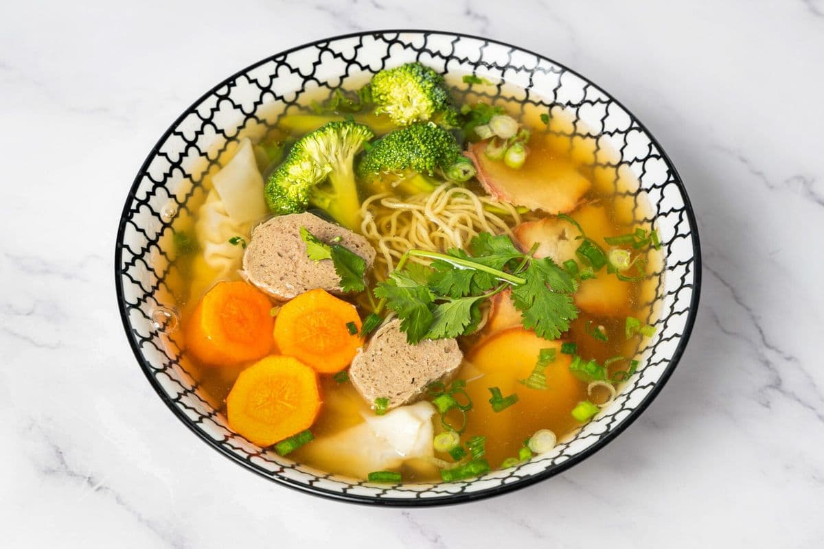 P7. Deluxe Wonton Noodle Soup (Soup Mì Hoành Thánh Thập Cẩm)