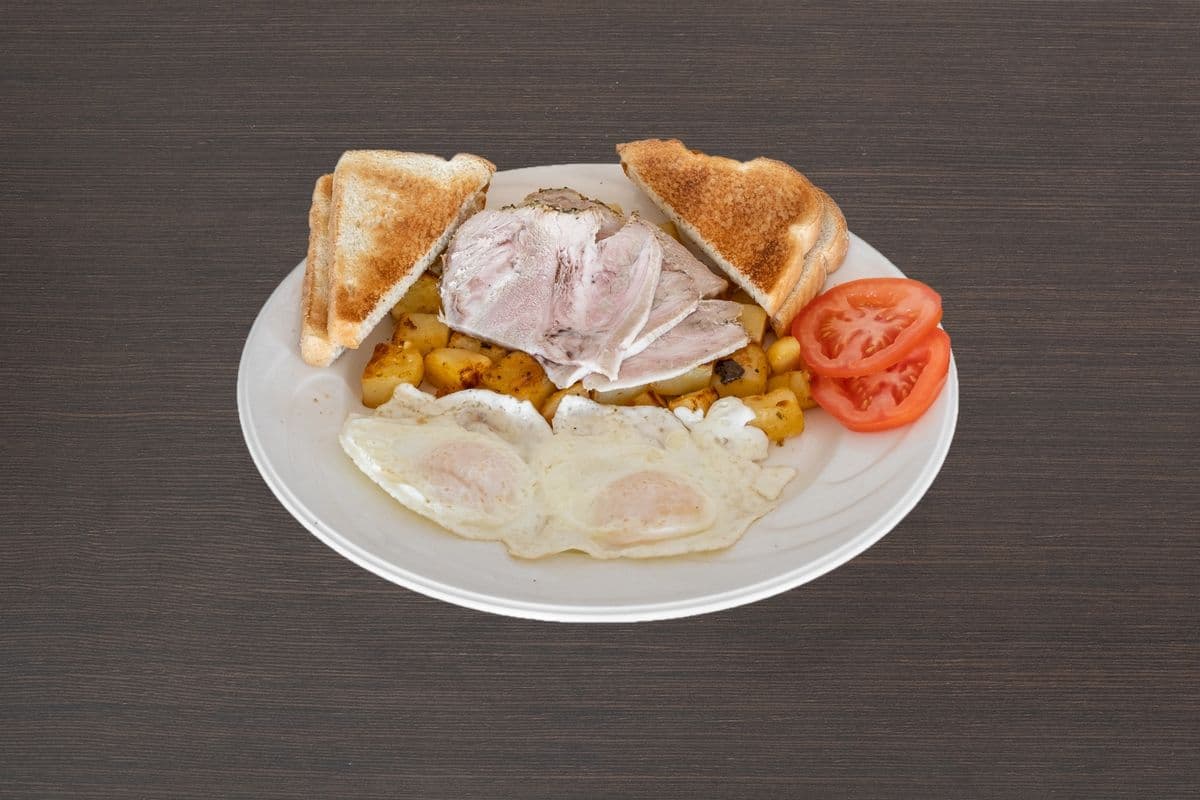 Un oeuf avec choix de viandes