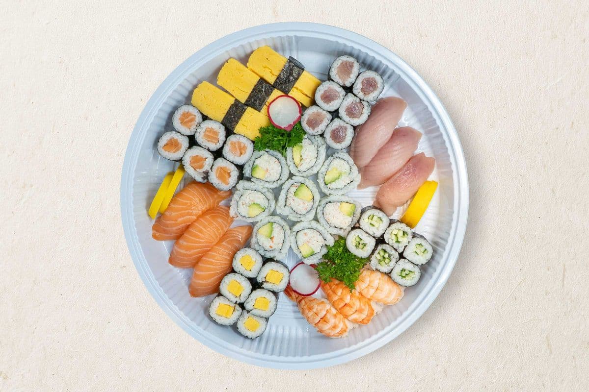 Nigiri and Maki Tray (44 pcs)