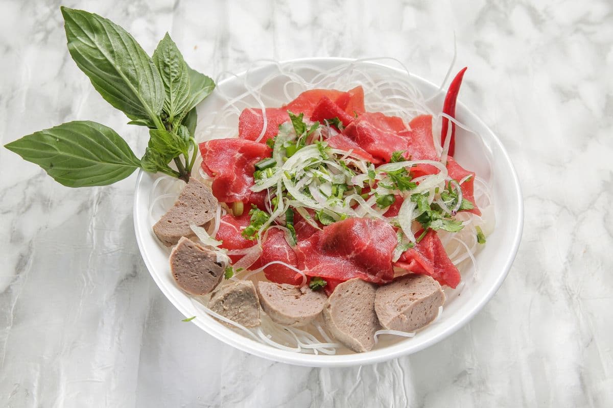 4. Beef Balls Noodle Soup (Pho Bò Viên)