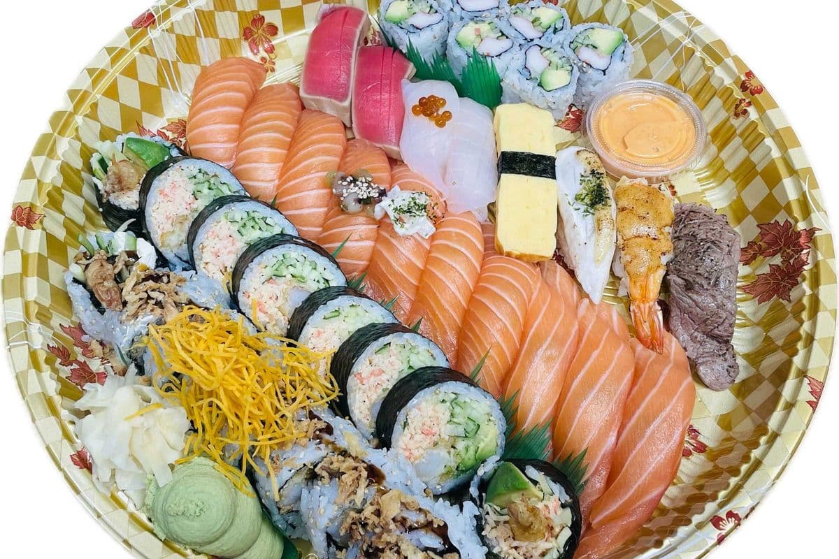 PT07. Small Sushi and Maki Party Tray (40 pcs)