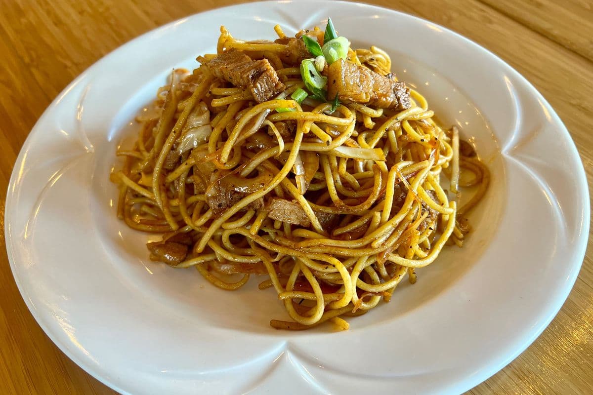 Chilli Garlic Pork Hakka Noodles