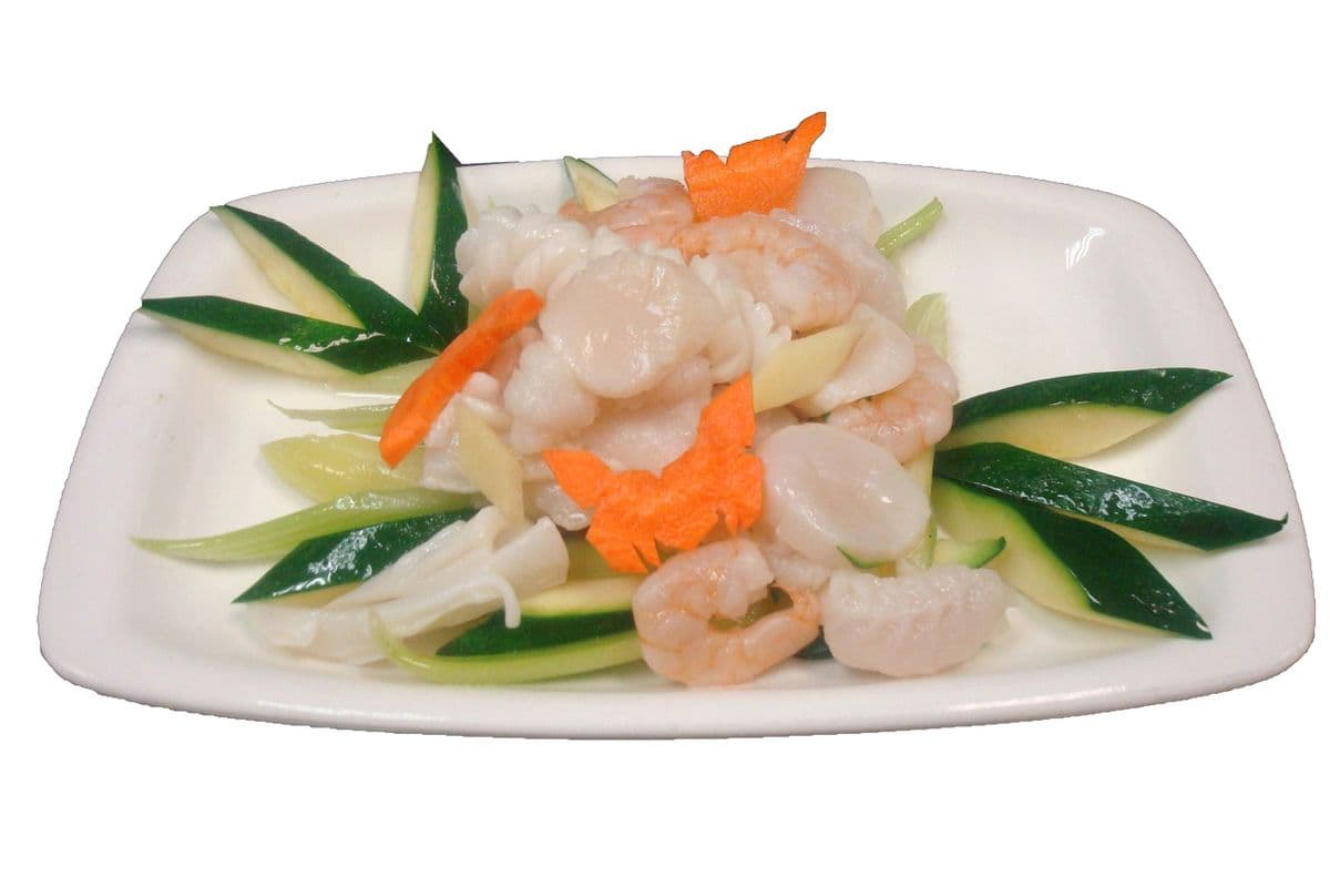 105. Stir-Fried Mix Seafood with Sugar Pea and Celery 油泡海鮮