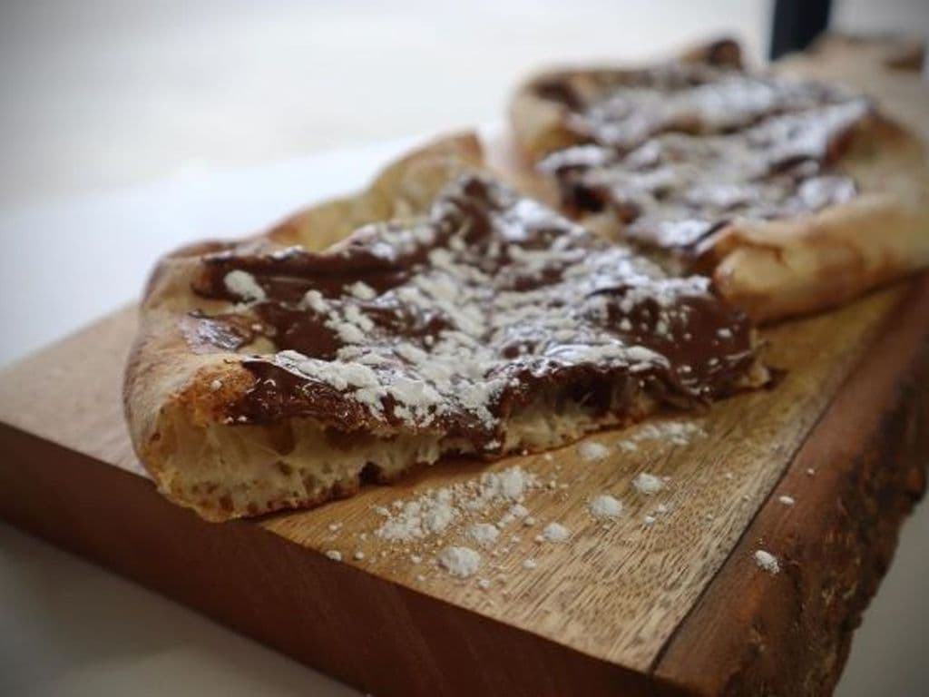 NUTELLA DESSERT PIZZA