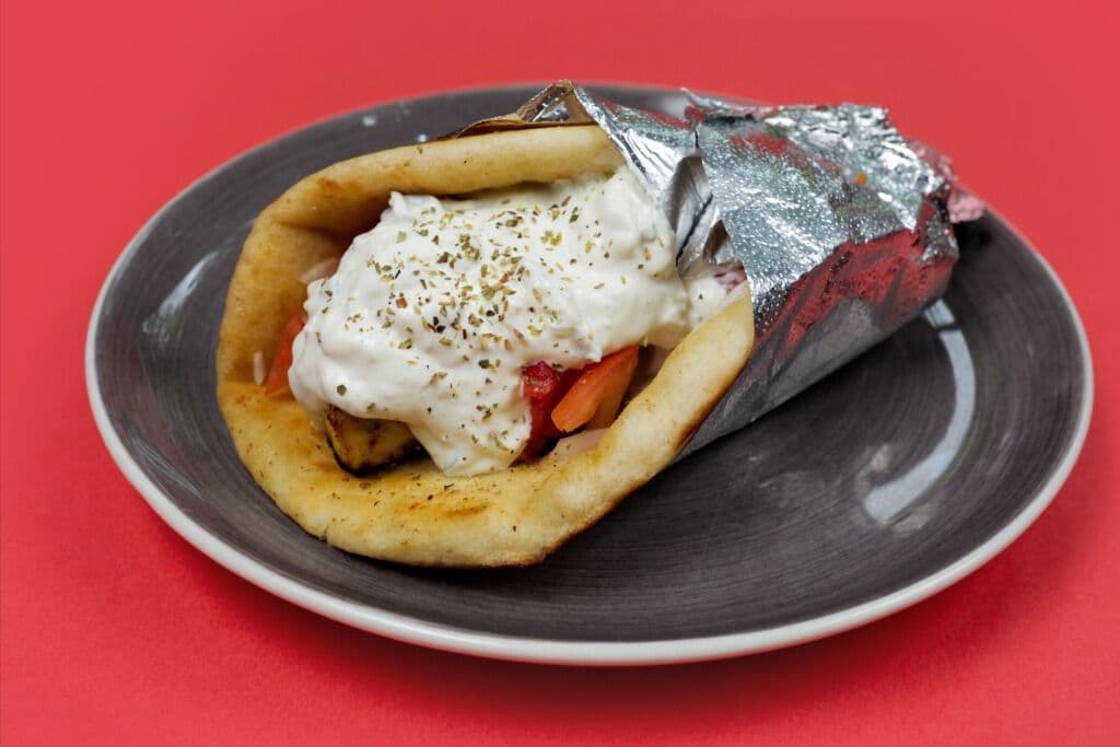 Souvlaki sur pita (poulet) / Souvlaki on Pita (Chicken)