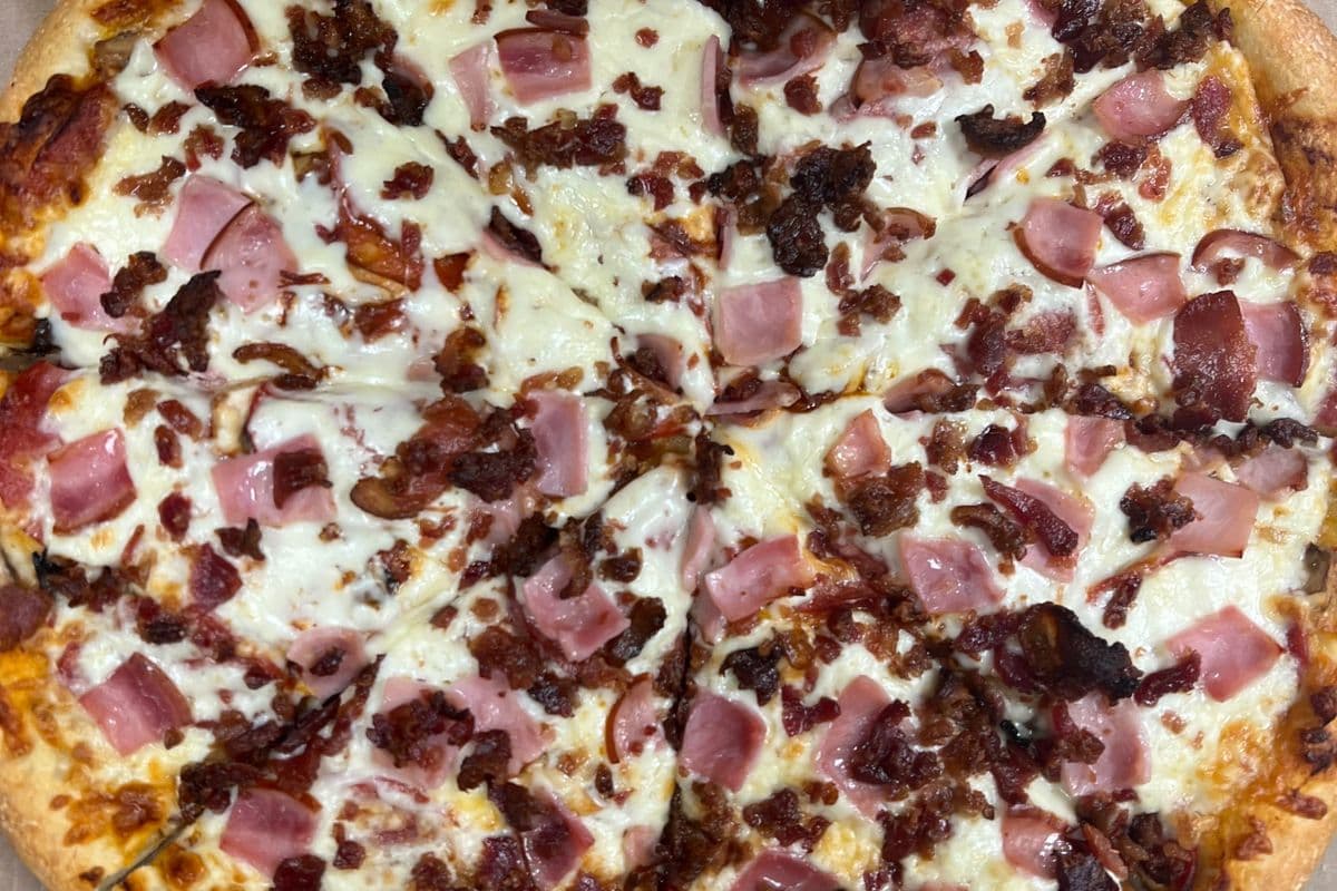 Medium The Deli Pizza
