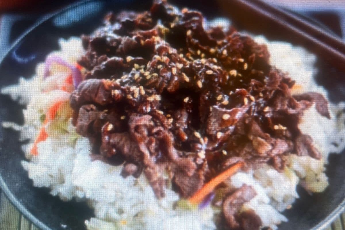 Beef teriyaki rice bowl (铁板牛肉汁饭)