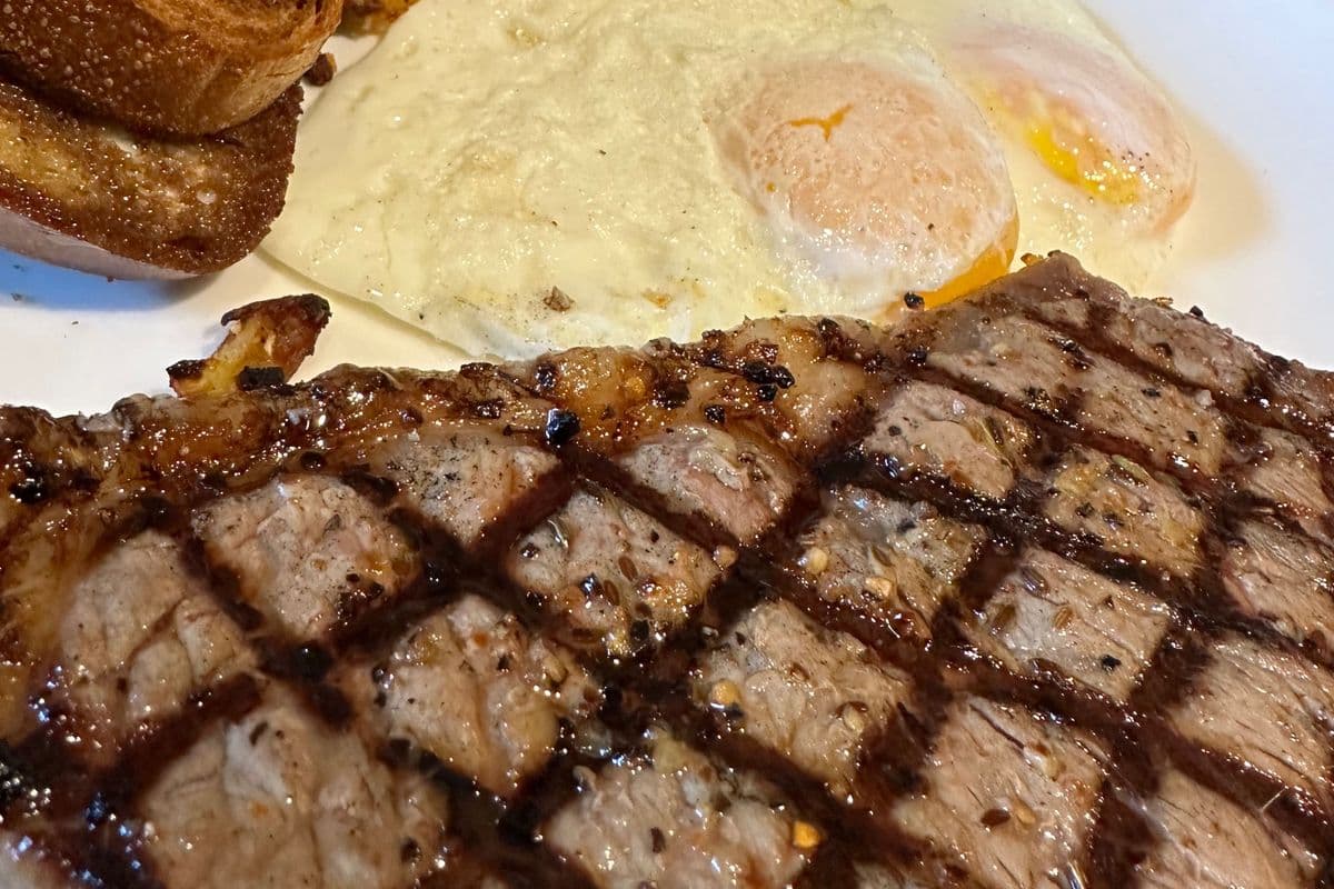 Steak and Eggs (6 oz)