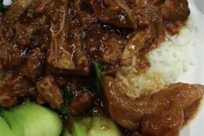 H05. Beef Brisket with Seasonal Vegetable on Rice 时菜牛腩饭