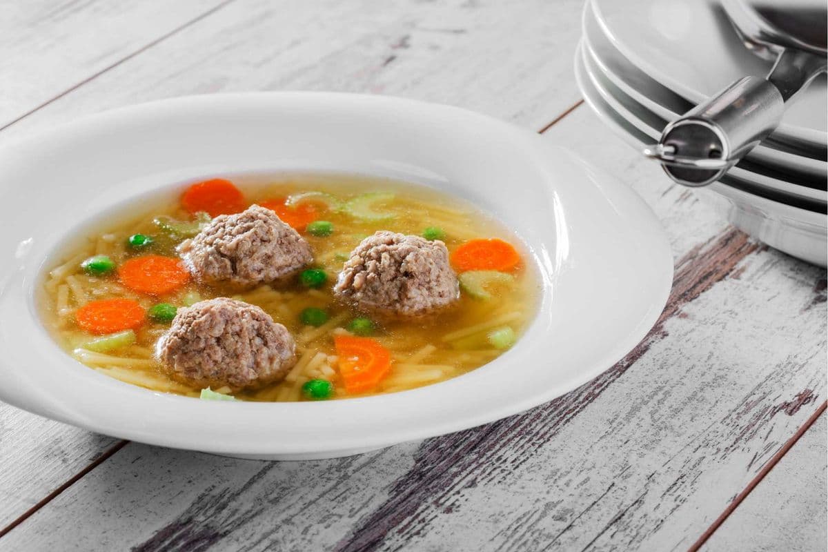 Soup with Mini Meatballs (16oz)