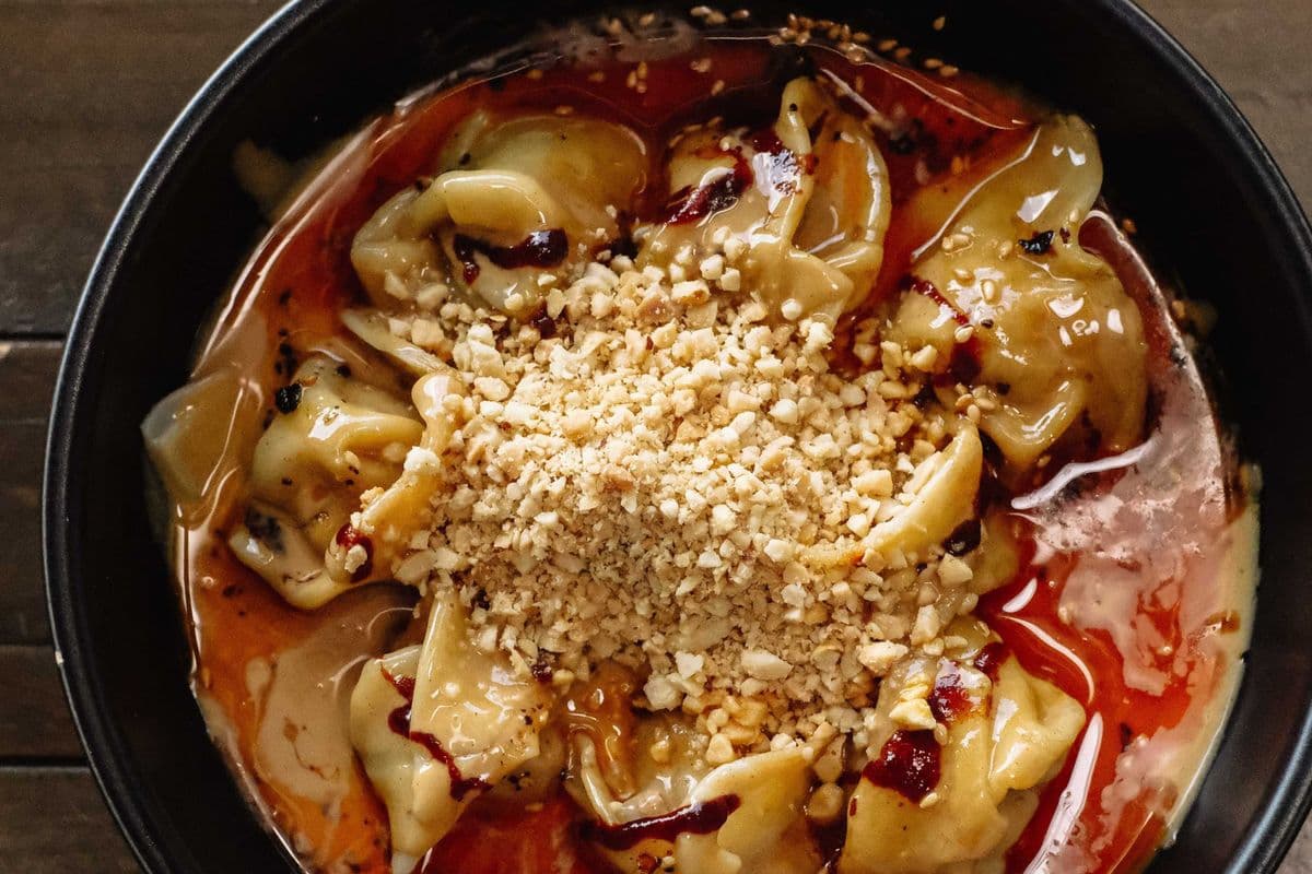 Peanut with Red Chili Oil Wontons (9 pcs)