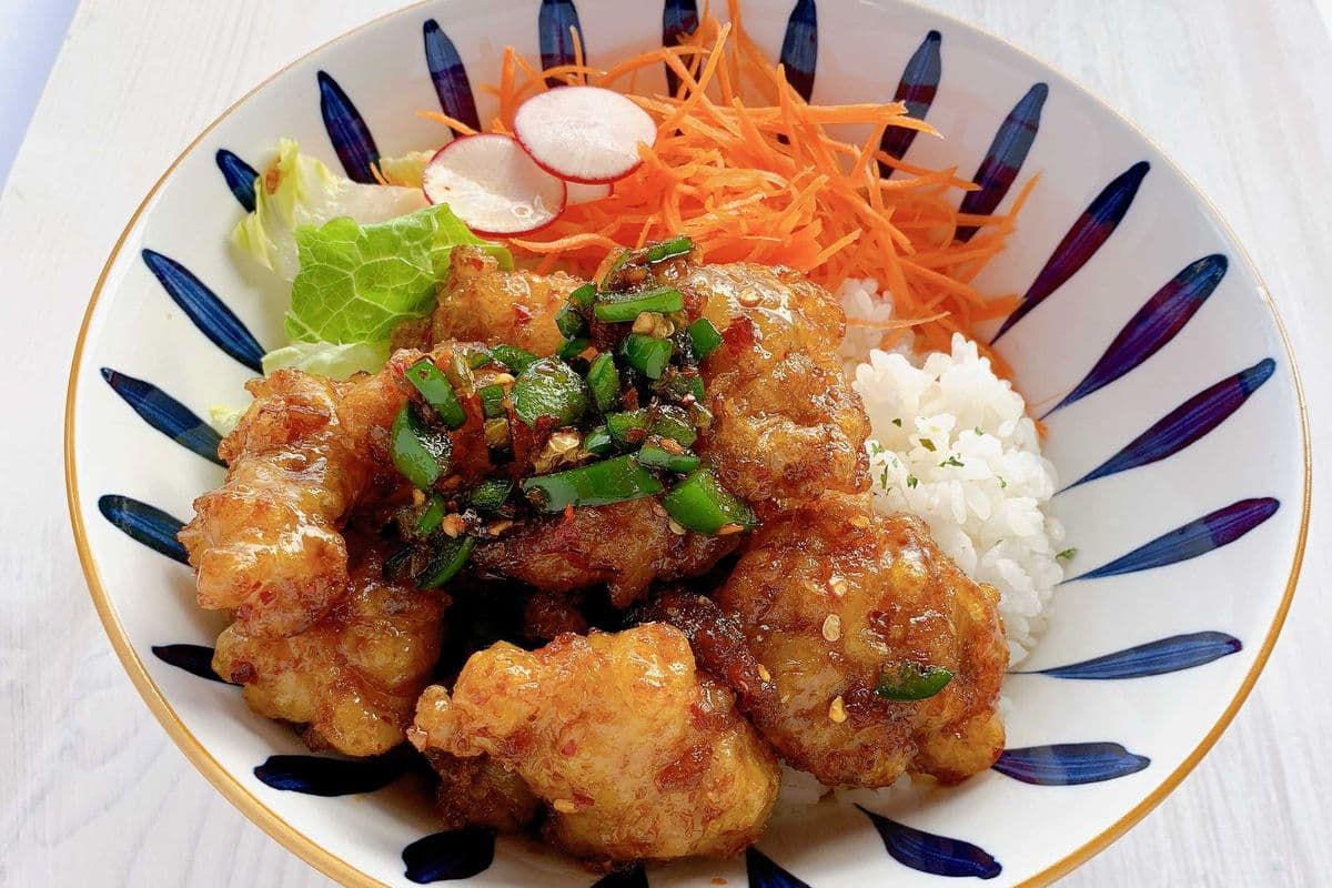 R8. Hot Pepper Soy Garlic Chicken Rice Bowl