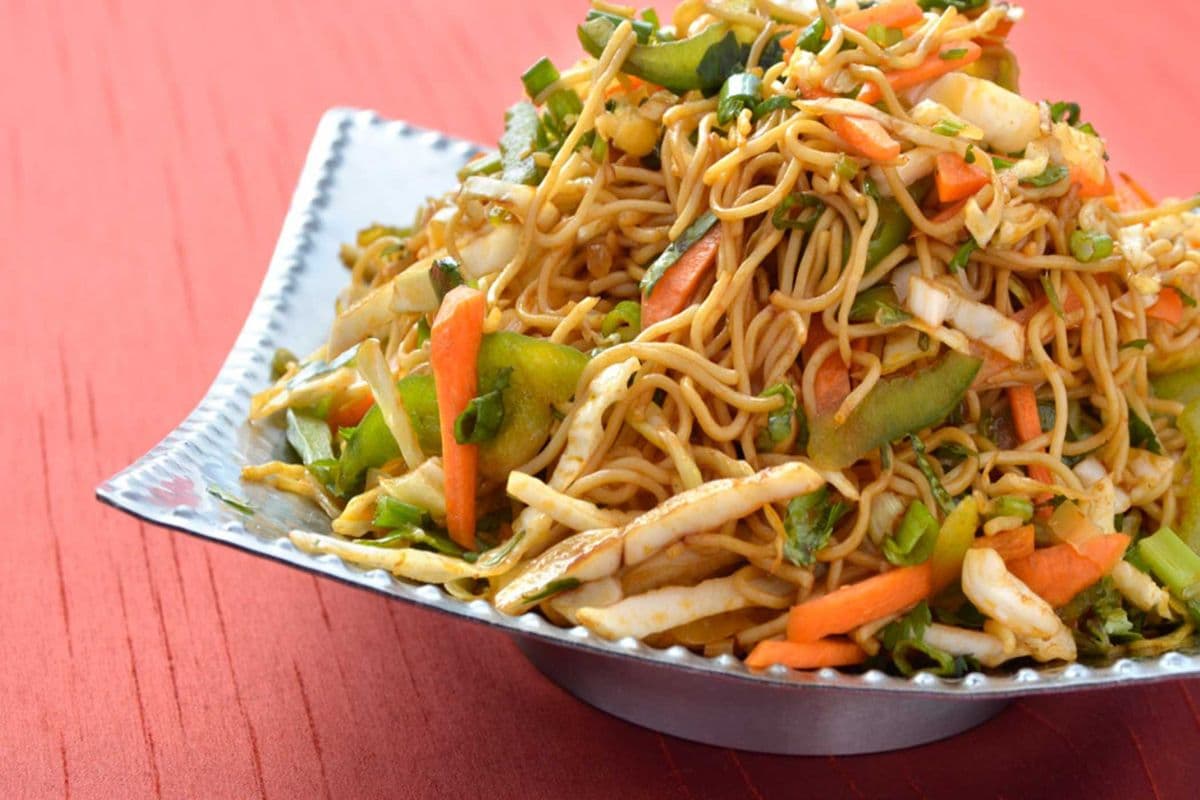 Hakka Chicken Noodles