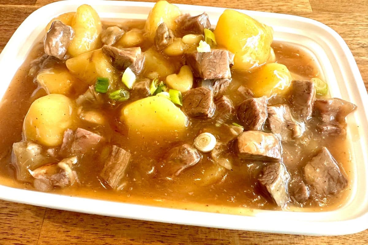 Roast Potatoes and Beef on Rice 土豆烧牛肉盖饭