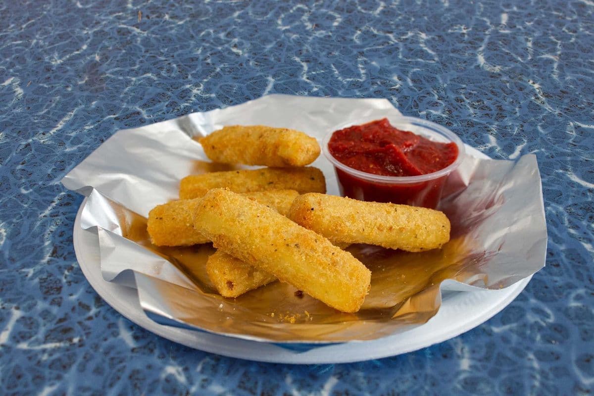 Fried Mozza Sticks (10 pcs)