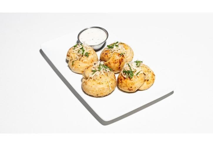 4 Garlic Knots
