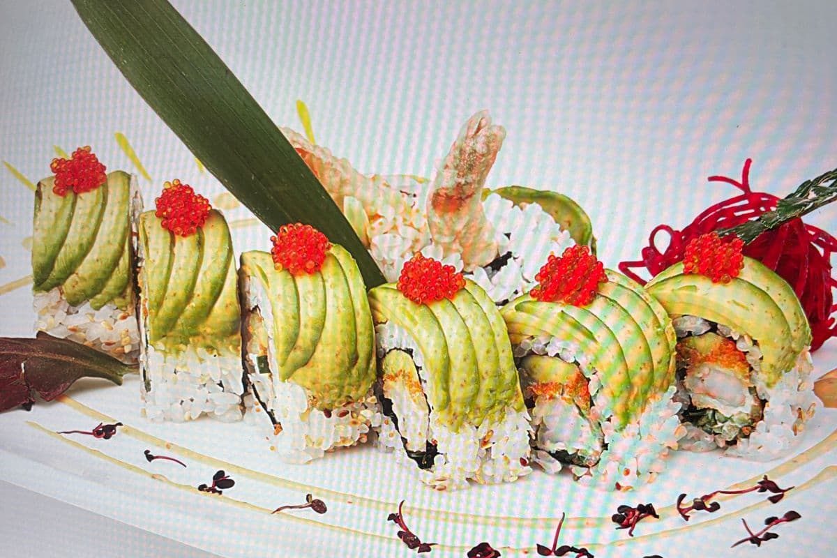 Green Dragon Roll (8 pcs)