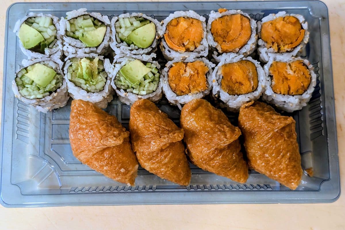 M08. Veggie Maki Set 2 (16 pcs)