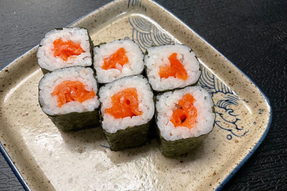 Salmon Roll (6 pcs)