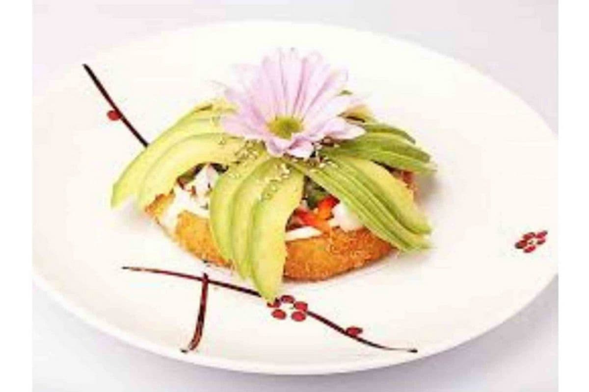 P6. Avocado Sushi Pizza