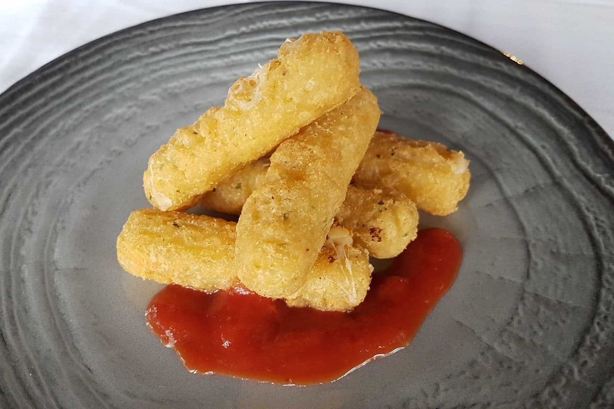 Italian Style Mozzarella sticks (5pcs)