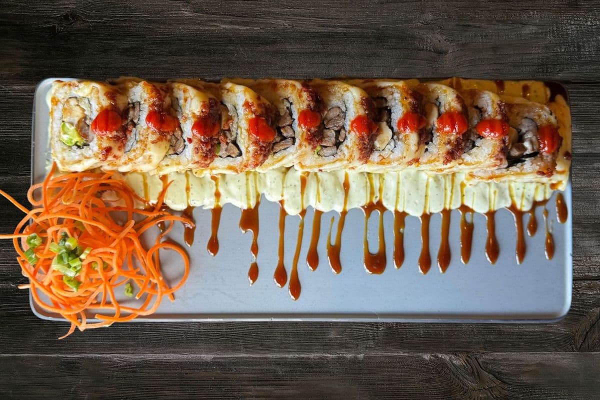 Toronto Roll (12 pcs)