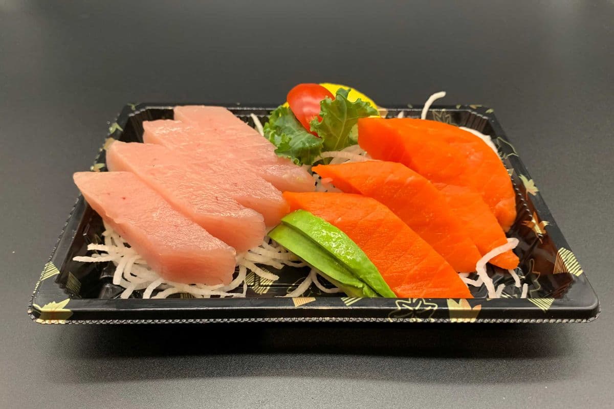 Tuna and Sockeye Sashimi (8 pcs)