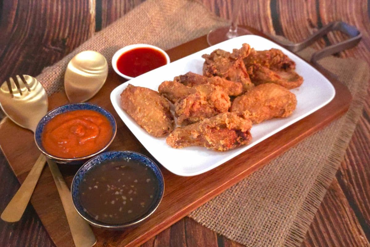Wings (Hot, BBQ, Honey and Garlic) - 1lb