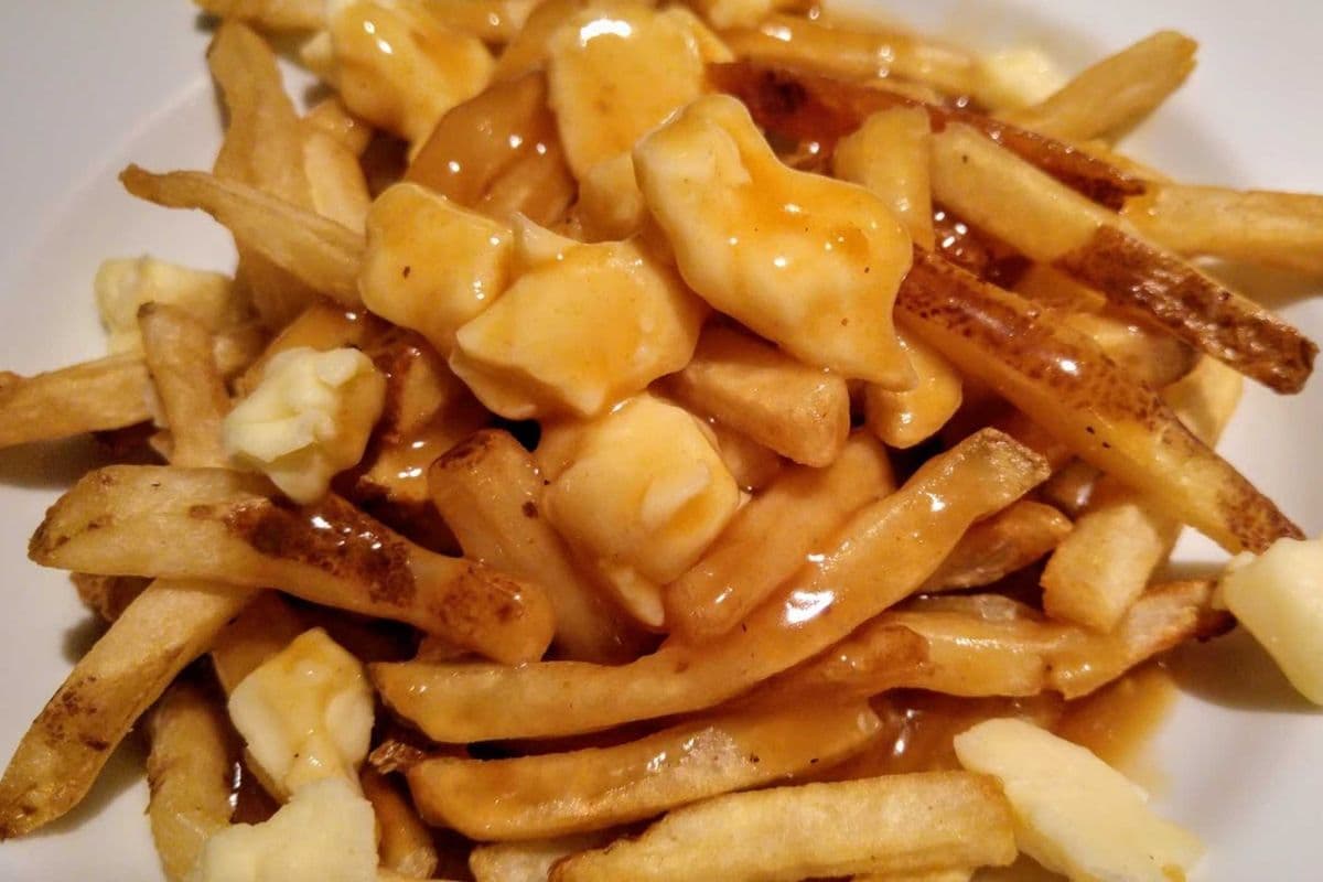 Classic Poutine (Medium)
