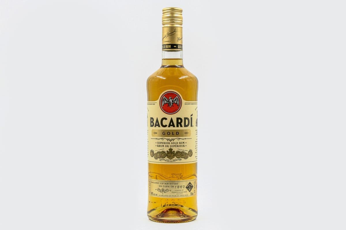 Bacardi Gold (750ml) (1 x 750 ml)