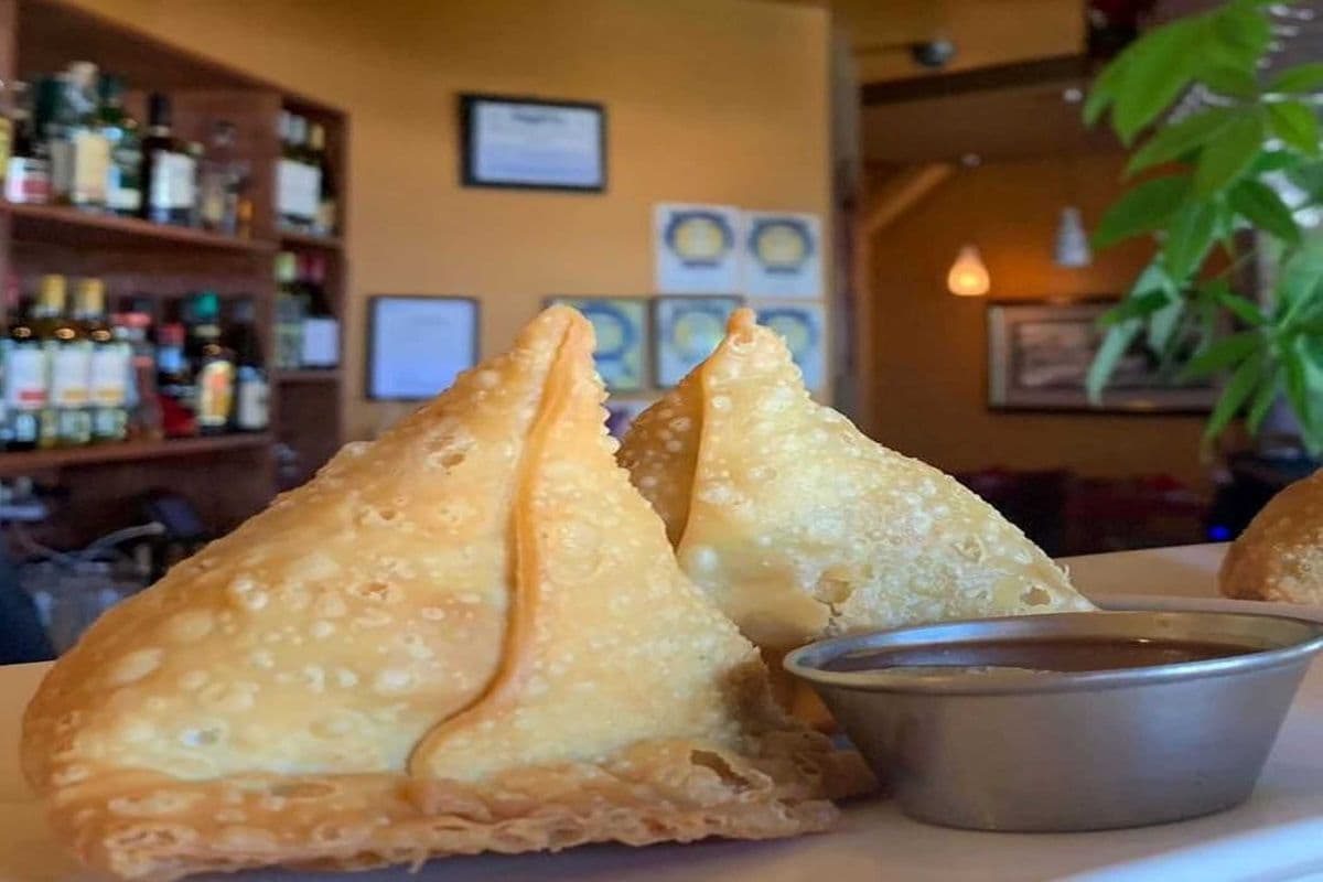 Vegetable Samosas (2 pcs)