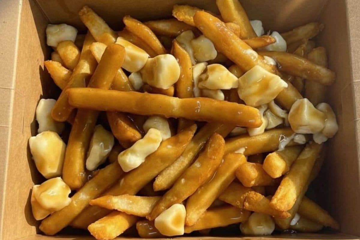 Large Poutine