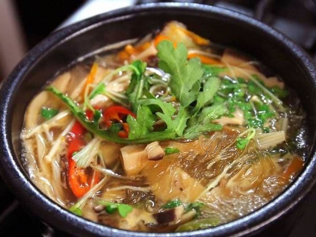 Hot Stone Beef Soup (砂鍋牛肉湯뚝배기불고기)