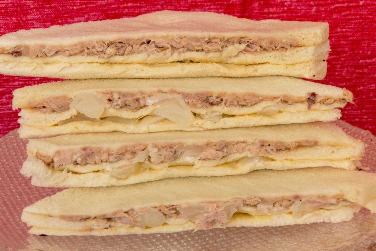 4 Tuna & Pickle Onions Sandwiches (Triangular)