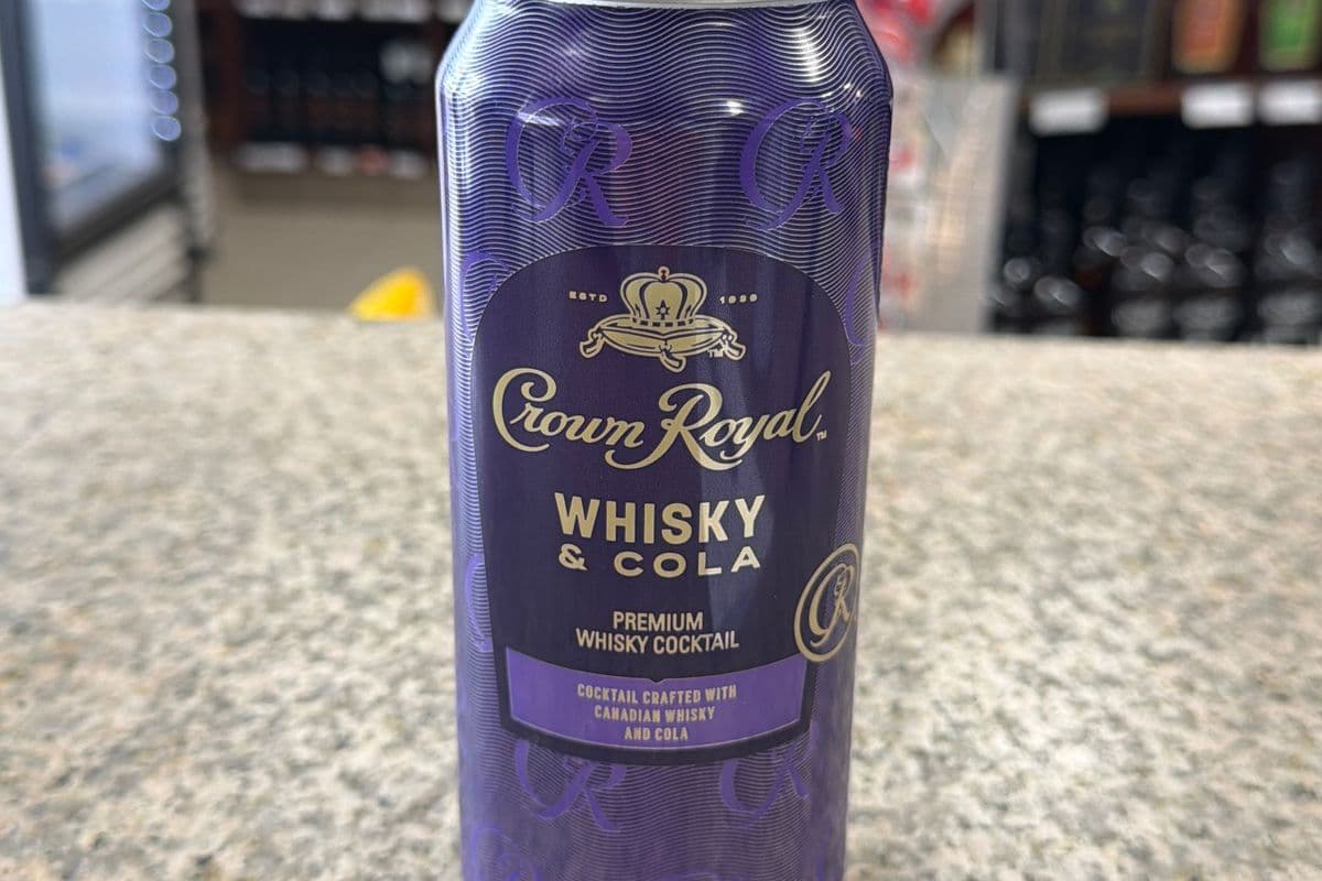 CROWN ROYAL WHISKY & COLA 473ML (1 x 473 mL)