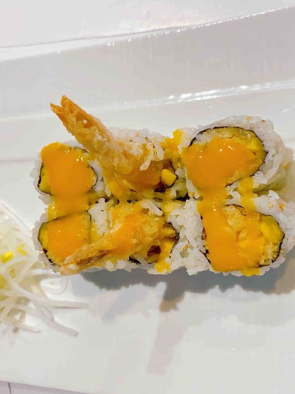 Mango And Shrimp Tempura Roll R8 Rouleau De Mangue Et Aux Crevettes Tempura