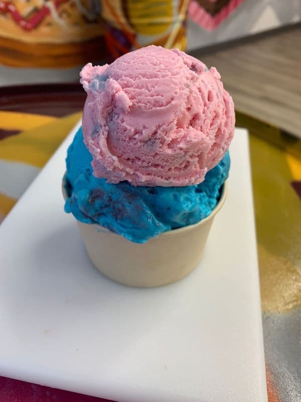 Deux Boules de la Creme Glacee