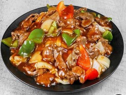 Fried Rice Noodles with Mala Beef / 麻辣牛肉炒河